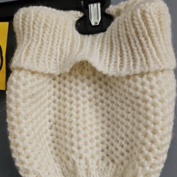 #30 Charming Knit Blue and White Leg Warmera And Pompom Hat Set - Picture 5 of 5